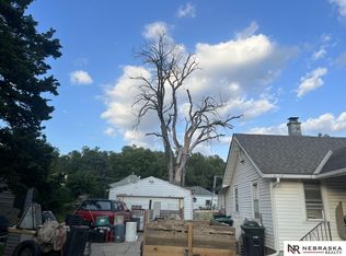 7915 N 34th St, Omaha, NE 68112