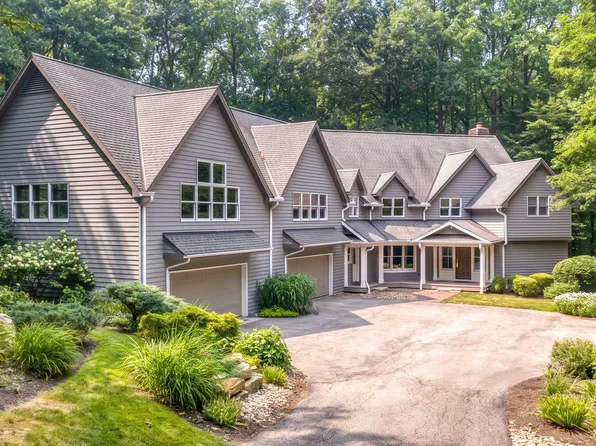1 Whisperwood Ln, Hunting Valley, OH 44022