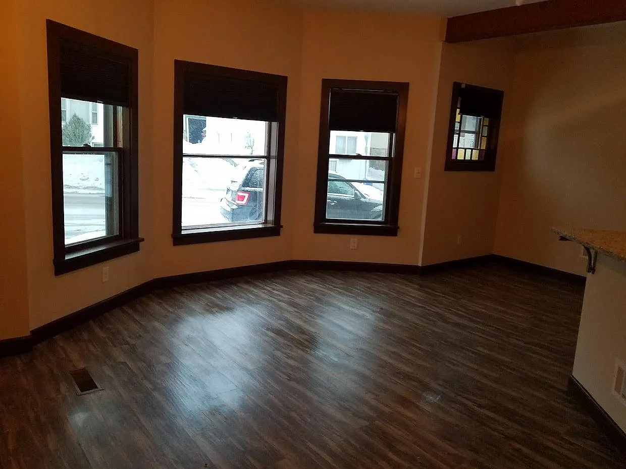 3 bed, 950 sqft, $2,491 — Photo 4
