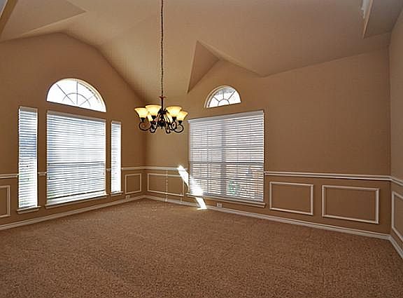 4th image of 306 Equine Ln