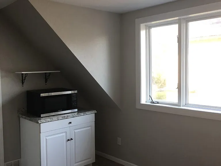 1664 N Astor St #UPPER — Photo 7
