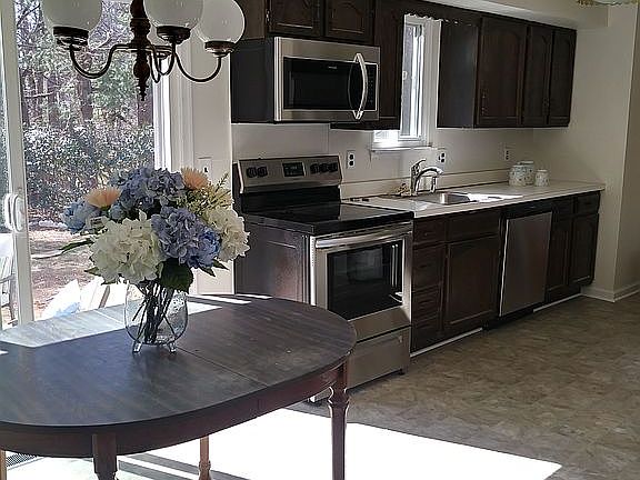 3rd image of 11101 Elon Ct