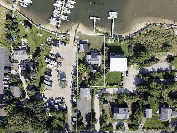 3rd image of 35 Gardners Ln #A