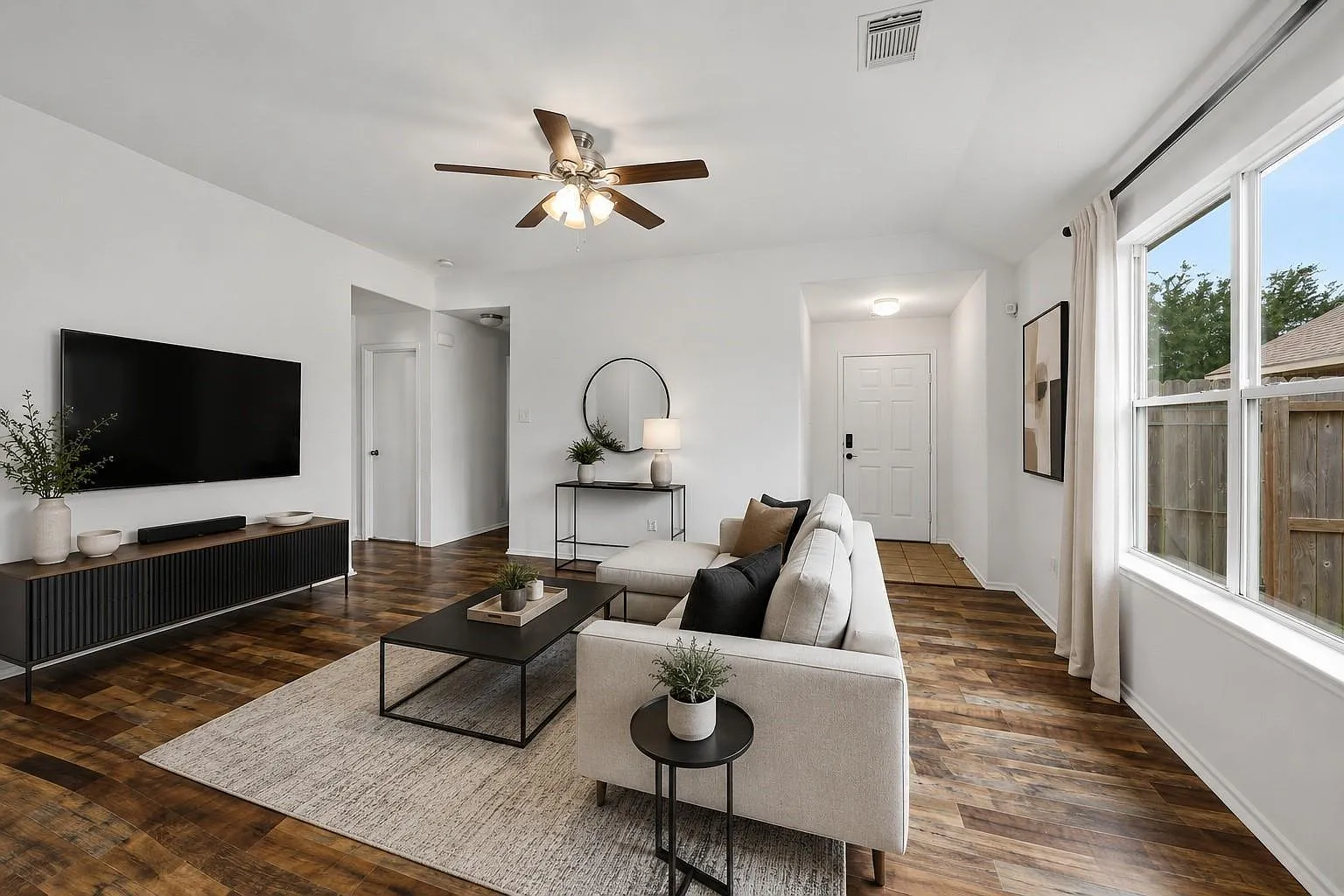 4 bed, 2.0 bath, 1172 sqft, $1,895 — Photo 4