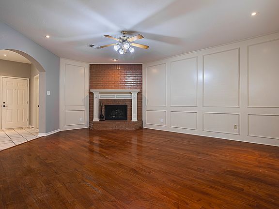 4th image of 2226 Oak Grove Cir