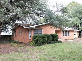 932 S Runnels St, De Kalb, TX 75559