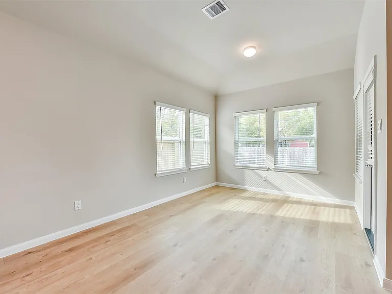 3915 Sugardale St — Photo 12