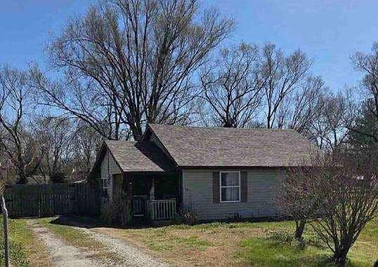 1st image of 1904 N Lone Pine Ave