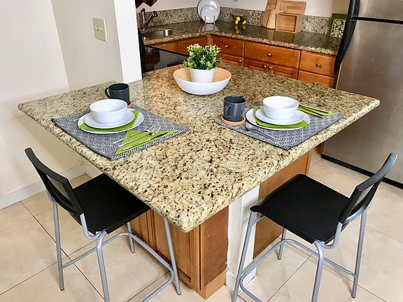 3rd image of 2705 NE 9th Ave APT 211