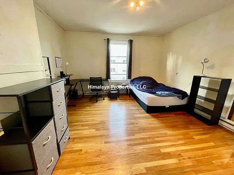 688 Parker St — Photo 8