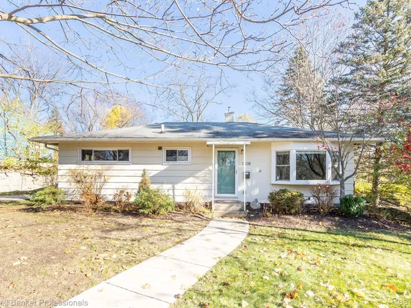 1208 Westport Rd, Ann Arbor, MI 48103