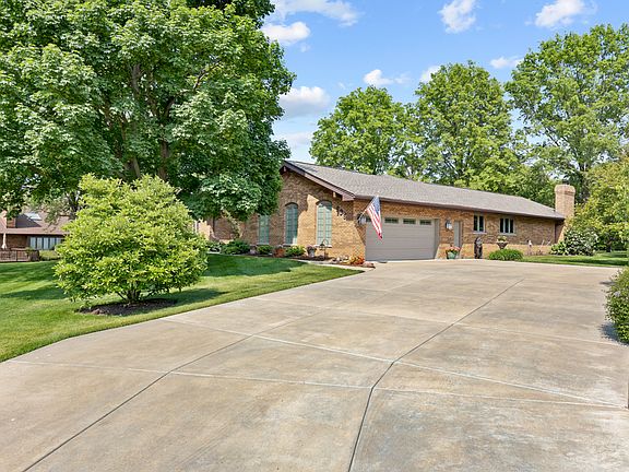 3rd image of 906 Huntsmoor Dr