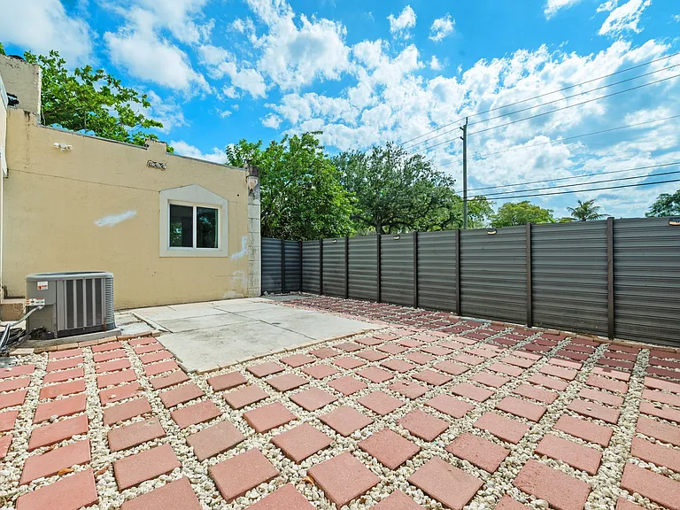 1199 NW 121st St — Photo 18