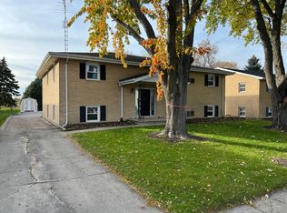 1611 Maness Ct APT 3, Sycamore, IL 60178