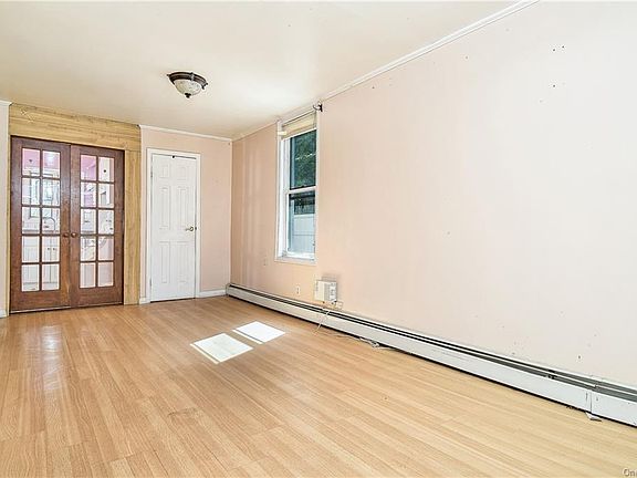 4th image of 206 N Washington St