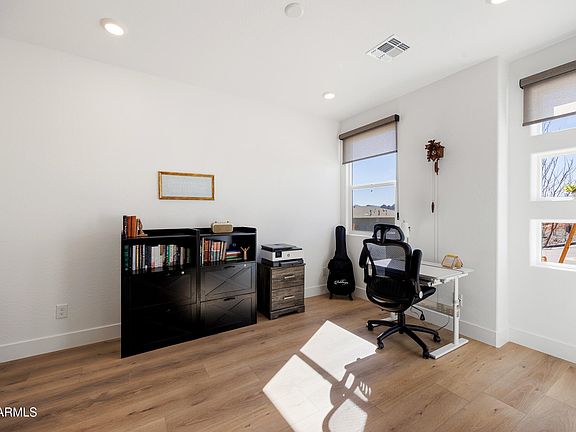 4th image of 1220 Woodchute Rd