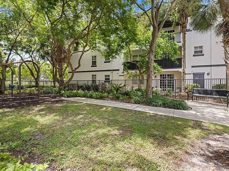 Bell Miramar Place — Photo 44