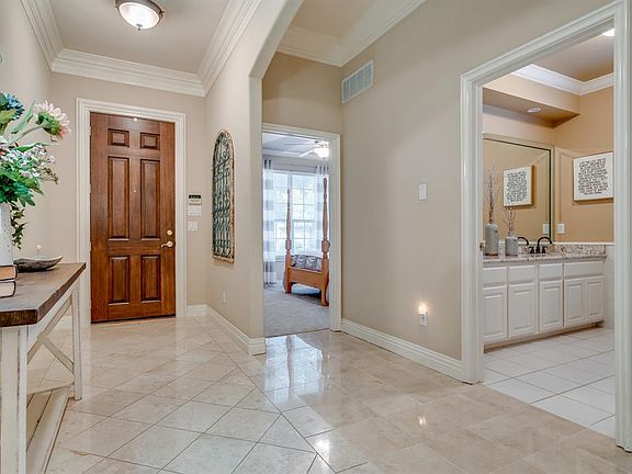 4th image of 1706 Villa Ct