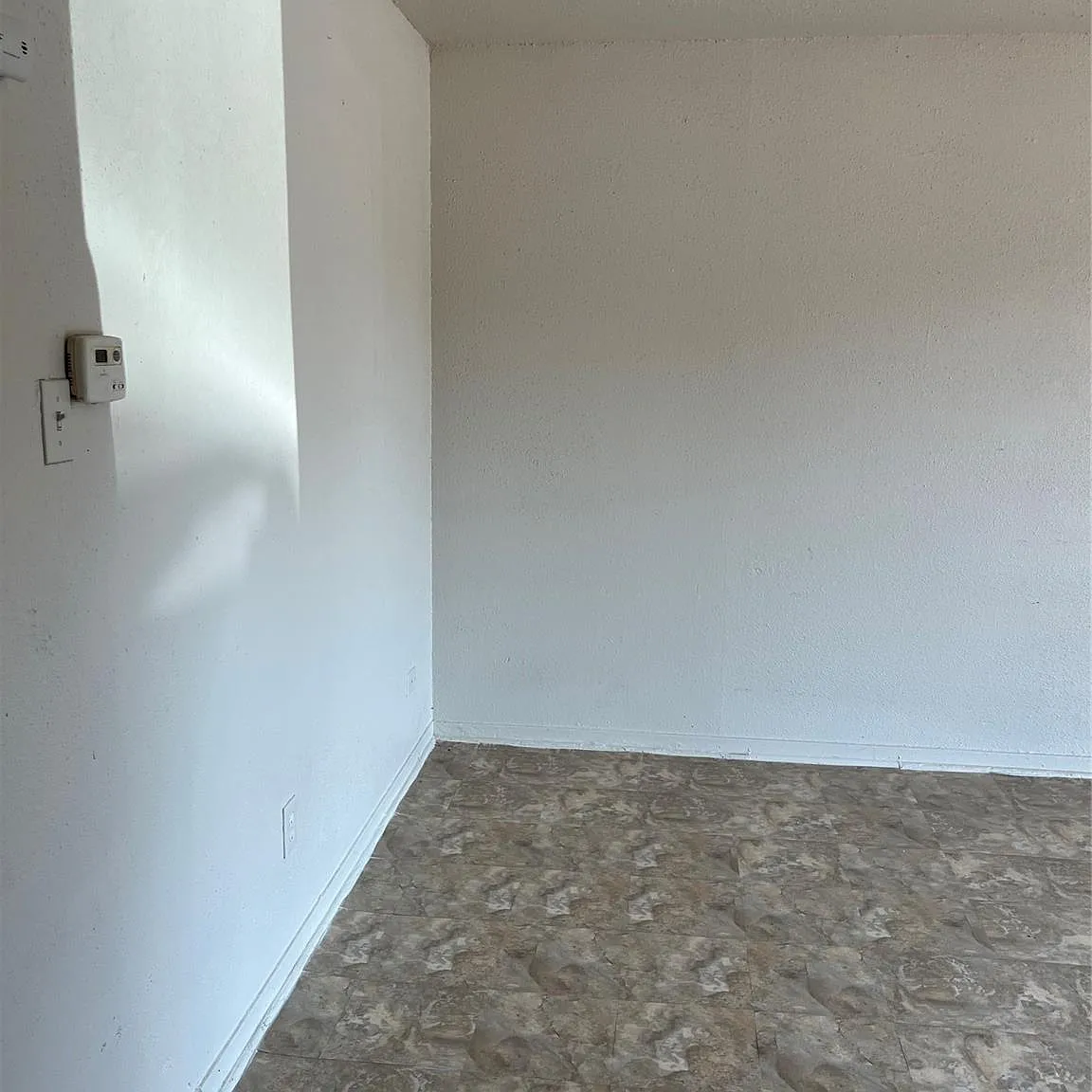 2 bed, 1.0 bath, 824 sqft, $950 — Photo 2