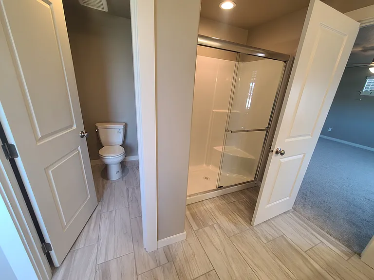 Master shower + separate toilet room