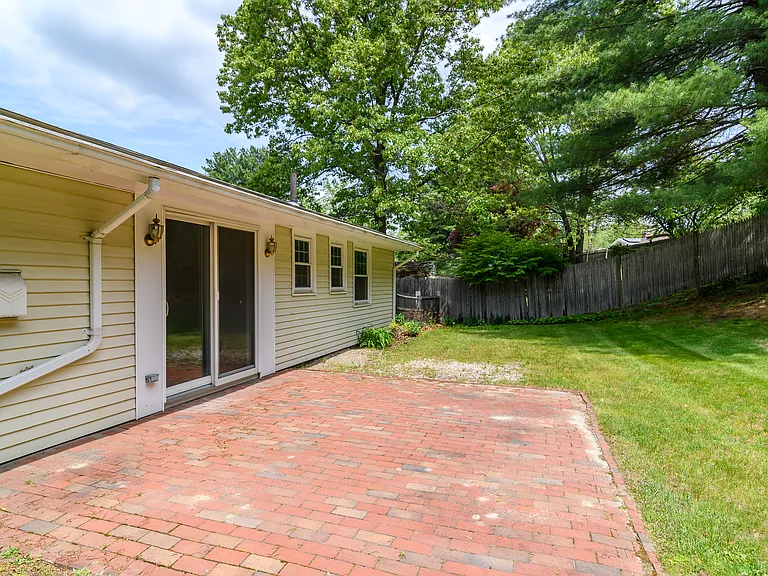 33 Eisenhower Rd — Photo 17