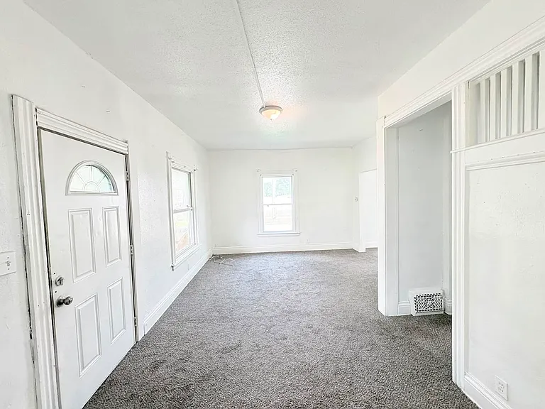 1239 Norwood Ave — Photo 3