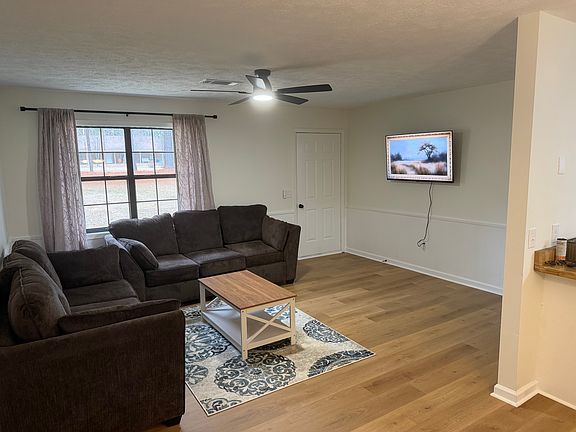 5th image of 10237 Hillview Dr