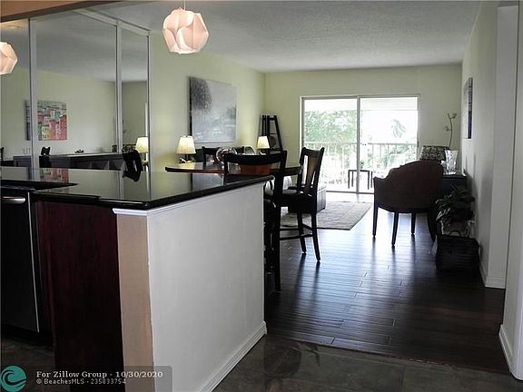 4th image of 940 Hillcrest Ct APT 304