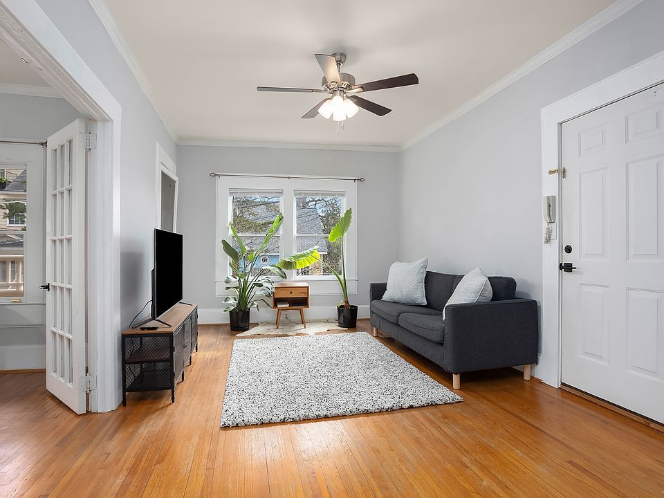 1st image of 960 Taft Ave NE APT 10