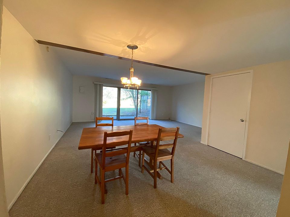 1st image of 3127 Lakehaven Dr