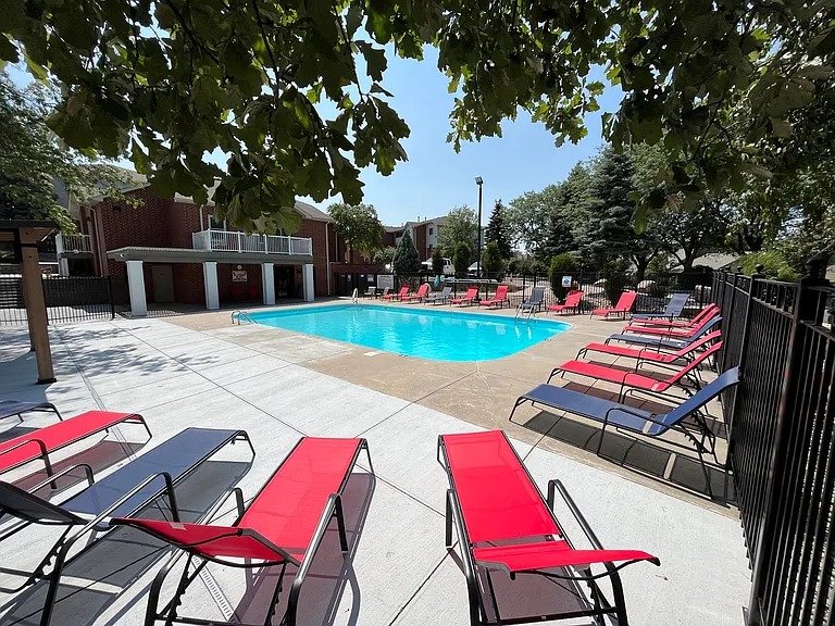 Oak Brook Park Apartments — Photo 28