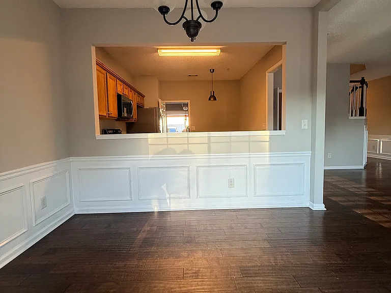 240 Regent Sq — Photo 33
