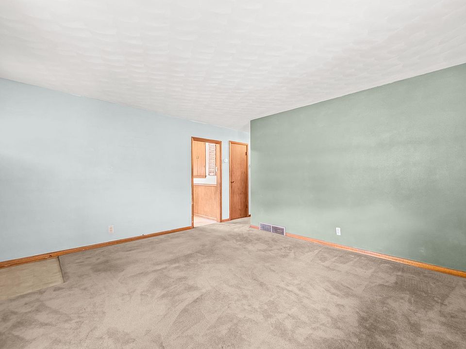 7th image of 3042 Huffman Blvd