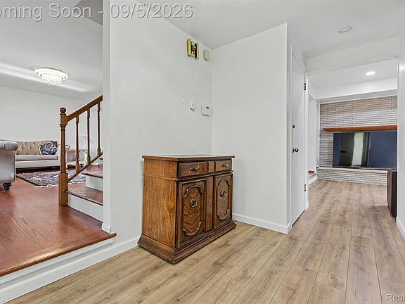 3rd image of 369 Norborne Ave