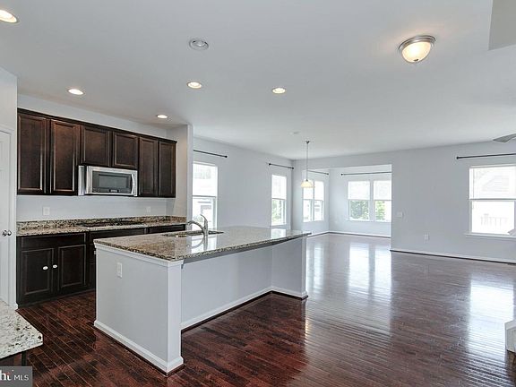 4th image of 32 Hopkins Branch Way