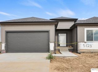 5123 N 213th St, Elkhorn, NE 68022