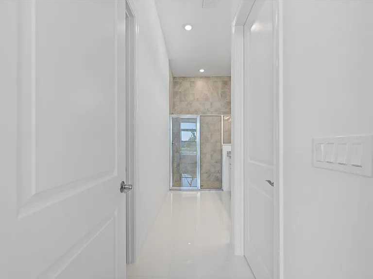 4823 Saint Armands Way — Photo 15