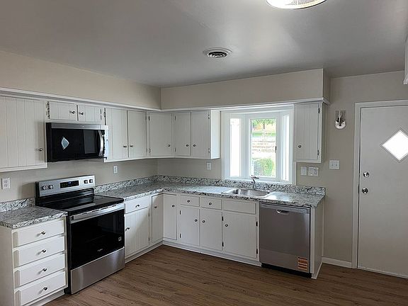 4th image of 38 Reeder Dr