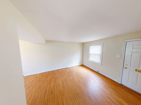 4th image of 4060 Forest Hill Ave APT B
