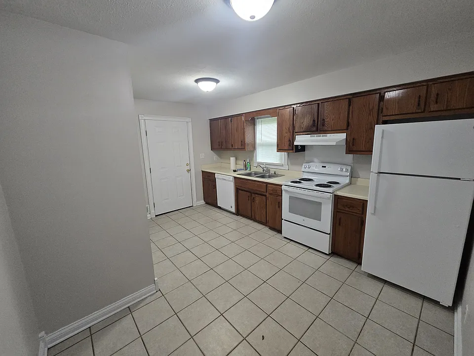 108 Colonial Ave #A-3