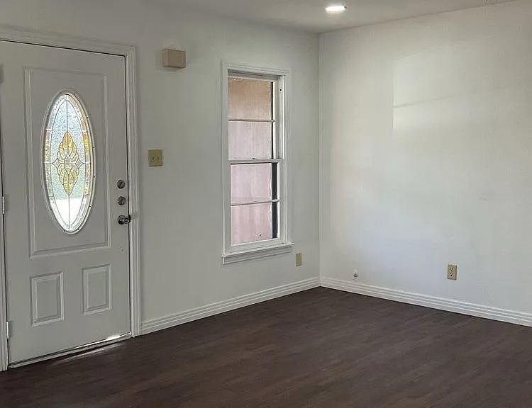 1501 N Park St — Photo 6