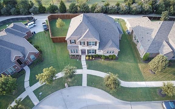 2nd image of 15818 Willowbrook Ln