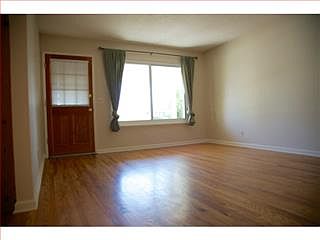 3rd image of 1039 Leith Ave