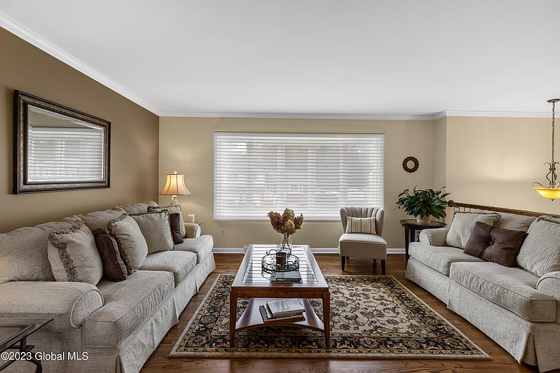 3rd image of 14 Wilshire Drive