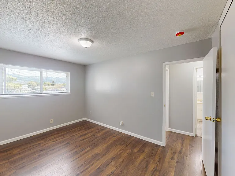 5550 Central Ave — Photo 17