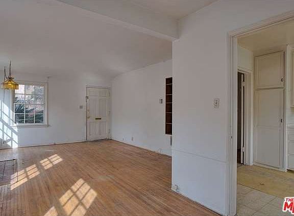 3rd image of 1424 Bay St