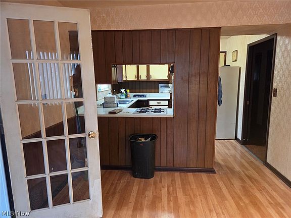 4th image of 2370 Cleveland Massillon Rd