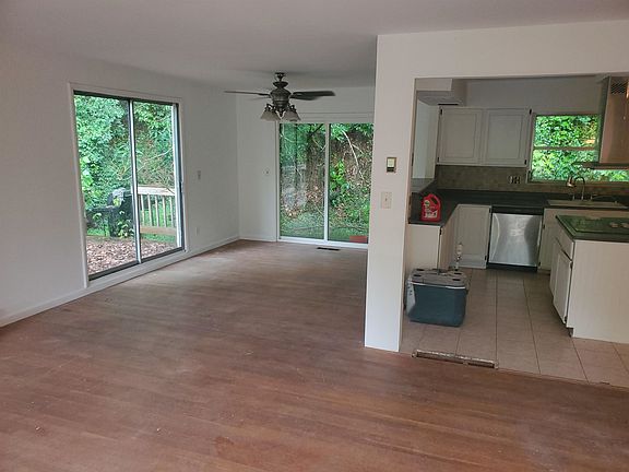 4th image of 1600 Highland Park