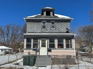 182 Cedarwood Ter, Rochester, NY 14609