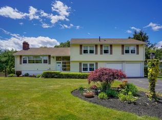 26 Foxhill Rd, Framingham, MA 01701